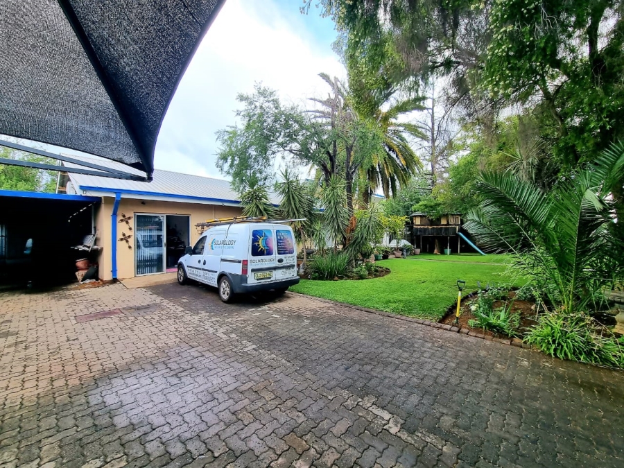 3 Bedroom Property for Sale in Rhodesdene Northern Cape